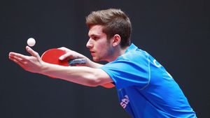 Un român este „omul momentului" la Mondialul de tenis de masă pentru juniori din Australia. Cristian Pletea a făcut un meci memorabil în "sferturi" cu Yu Heyi din China (4-0) și are bronzul asigurat
