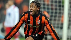 Luiz Adriano a făcut cale întoarsă. Atacantul brazilian revine la AC Milan, după ce nu s-a înțeles la bani cu echipa antrenată de Dan Petrescu