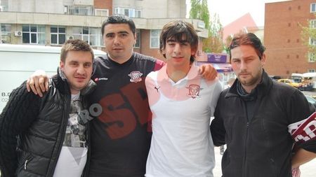 Rapidiștii s-au relaxat la un mall din Pitești înaintea meciului cu Mioveni! Sotelo, asaltat de fani pentru ședințe foto