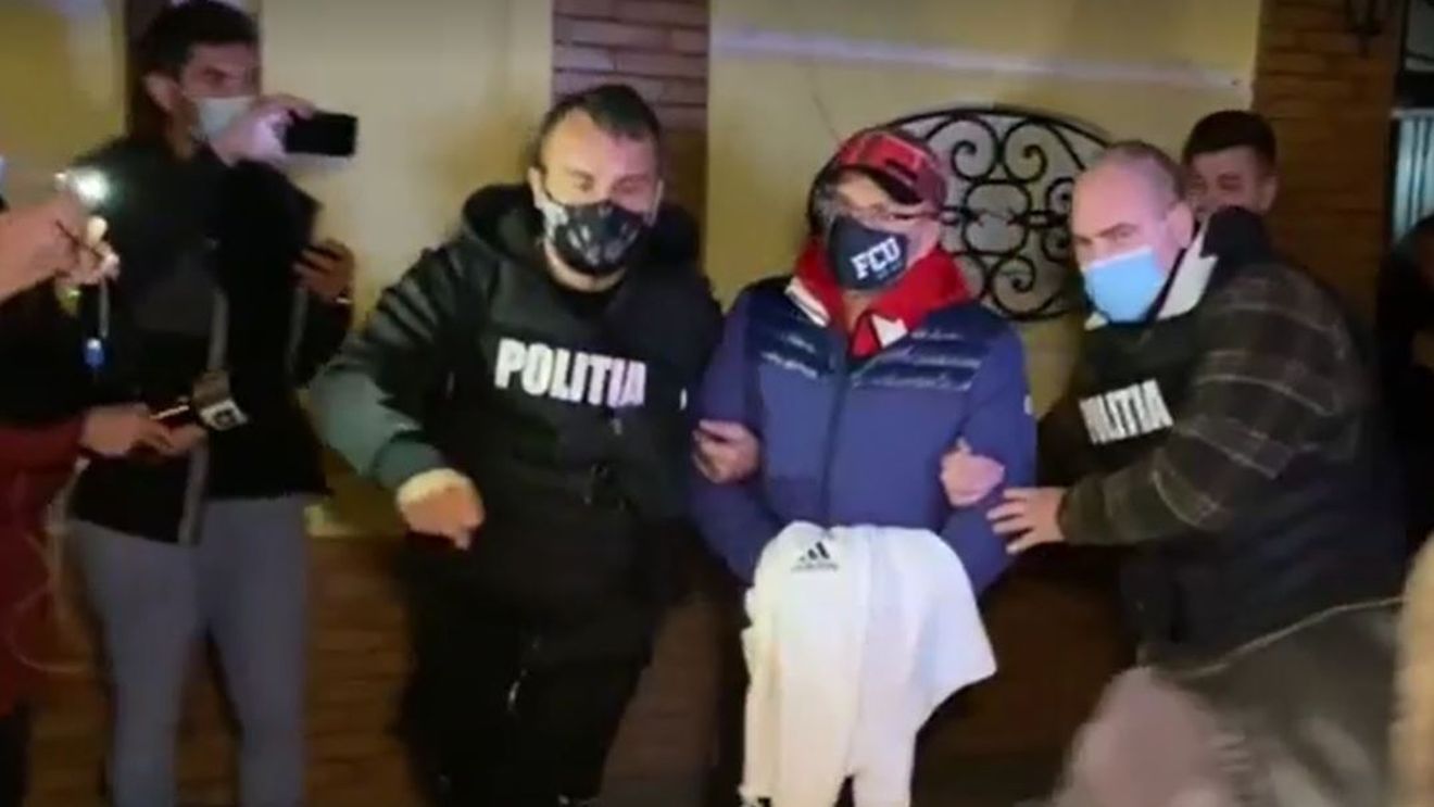 Imagini tulburătoare: cum a fost ridicat Adrian Mititelu de acasă și dus la pușcărie! „De ce îl luați? E nevinovat! E nevinovat” VIDEO