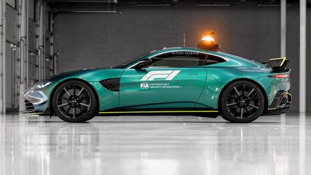 Mercedes nu mai este singura mașină safety-car din Marele Circ. Aston Martin intră în joc și alternează cursele cu constructorul german în cursele din Formula 1