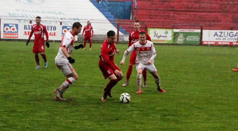 Spectacol în ploaie și noroi.** Cherchez și compania înving UTA la scor de neprezentare