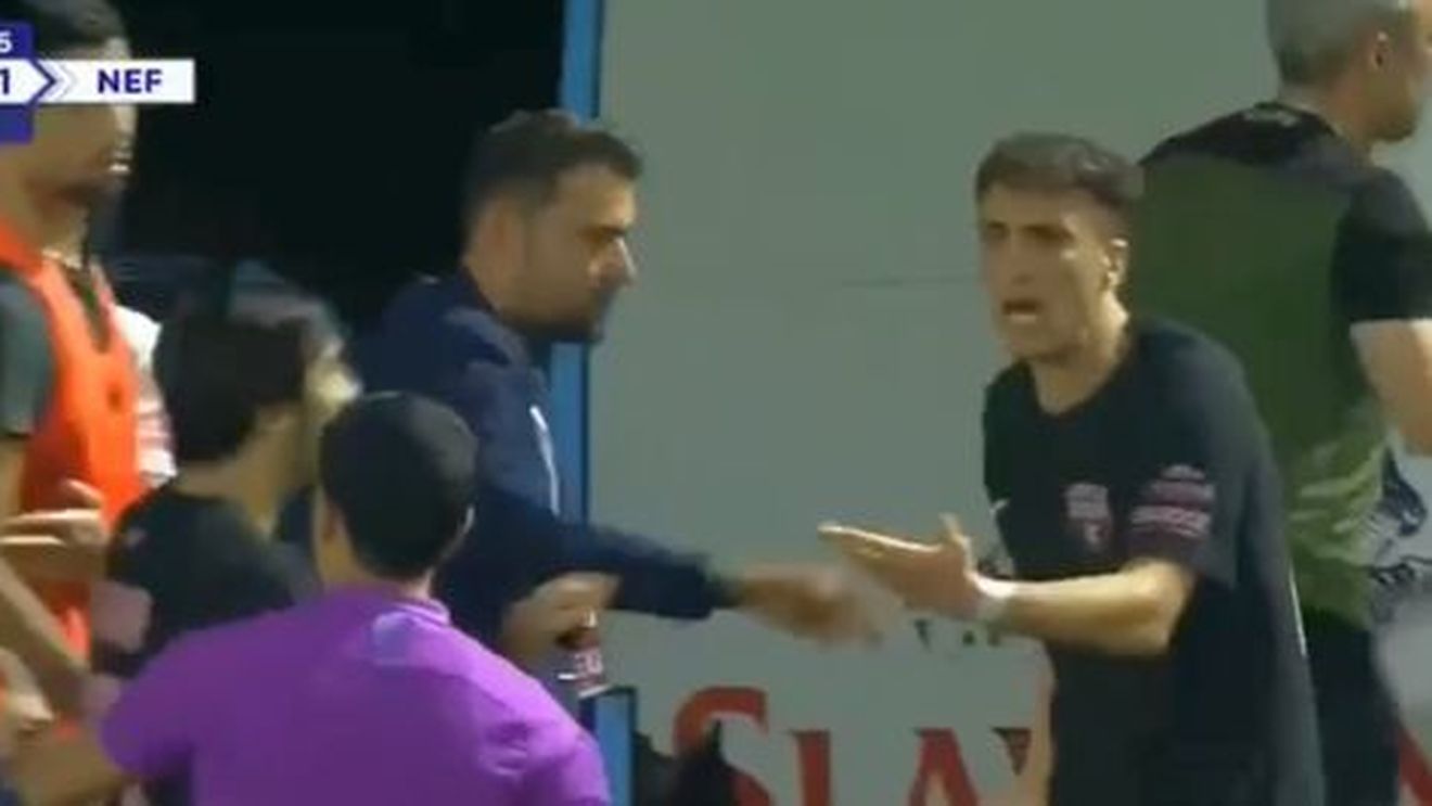 Adrian Mutu, scandal pe teren cu un fotbalist! S-a luat la ceartă cu jucătorul și s-a făcut un „meleu” în fața băncii de rezerve a lui Neftchi Baku