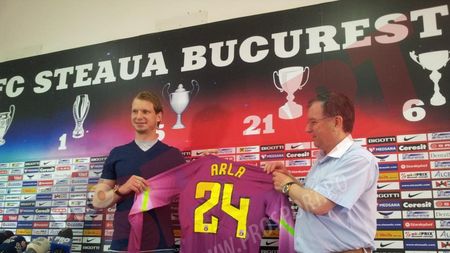 Arlauskis, pregătit pentru viața în Ghencea: "Îmi place presiunea, mă motivează". Portarul lituanian vrea titlul și depășirea grupelor Ligii