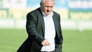 Porumboiu: "Condescu este un escroc"