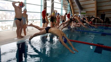Clubul Steaua oferă cursuri de inițiere de înot în Bazinul din Bulevardul Ghencea 