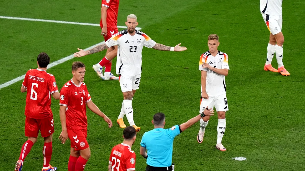 Meciul Germania - Danemarca de la EURO a fost întrerupt de arbitru în minutul 36 dintr-un motiv incredibil