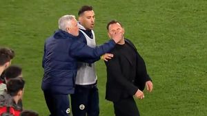 Jose Mourinho, altercație cu fostul coleg al lui Gică Hagi! Portughezul a răbufnit şi l-a apucat de nas, iar imaginile fac înconjurul internetului