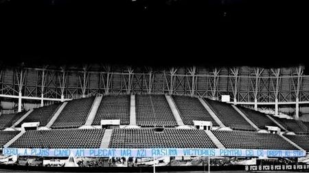 Show la Craiova! Peluza Sud 97 a făcut un spectacol pirotehnic grandios pe străzile din Bănie, după revenirea lui FC Universitatea Craiova în Liga 1! | VIDEO