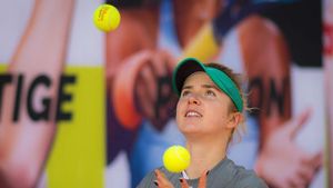 Atât de mult a contat înfrângerea cu Simona! Svitolina și un gest nervos pentru care va fi amendată de organizatori. Stere Halep: "Nu trebuie să fie așa!"