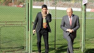 "Lucescu are voie să dea mâna cu ce prinți și prințese vrea el, dar trebuie să-și respecte contractul!"** Ce sumă a investit Copos anul trecut și ce așteaptări are de la Răzvan