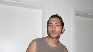 Primele imagini cu Toto, fiul lui Ilie Dumitrescu, încătușat de polițiști!