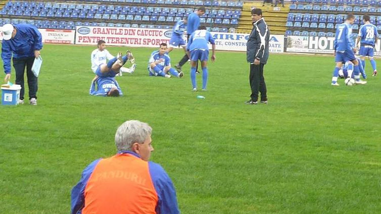 Pandurii și Gloria s-au antrenat pe terenuri vecine