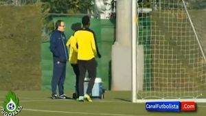 VIDEO Neymar l-a umilit pe Alex Song de două ori în doar câteva secunde! Cum l-a păcălit brazilianul pe colegul său