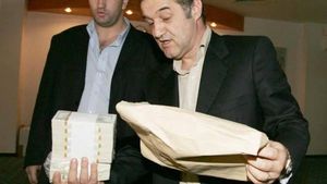 Dezvăluiri despre Gigi Becali: "M-am urcat la el în mașină și mi-a dat bani cash!" + Îl pune la punct pe Talpan: "Ăsta e scopul lui în viață"