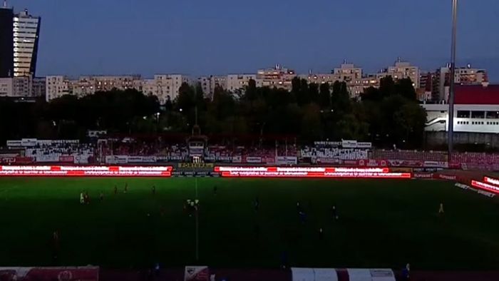 Asta mai lipsea! A picat nocturna din „Ștefan cel Mare”, la meciul Dinamo - FC Botoșani. Meciul a fost întrerupt | VIDEO
