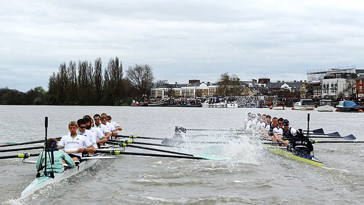 FOTO** Incident incredibil în tradiționala cursă de canotaj din Anglia! Cambridge a obținut cea mai ușoară victorie din istoria competiției