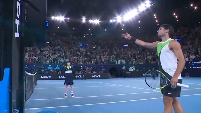 De ce a făcut scandal Carlos Alcaraz în finala cu Novak Djokovic la Australian Open: i-a acuzat pe organizatori că i-au ascuns un detaliu esențial. VIDEO