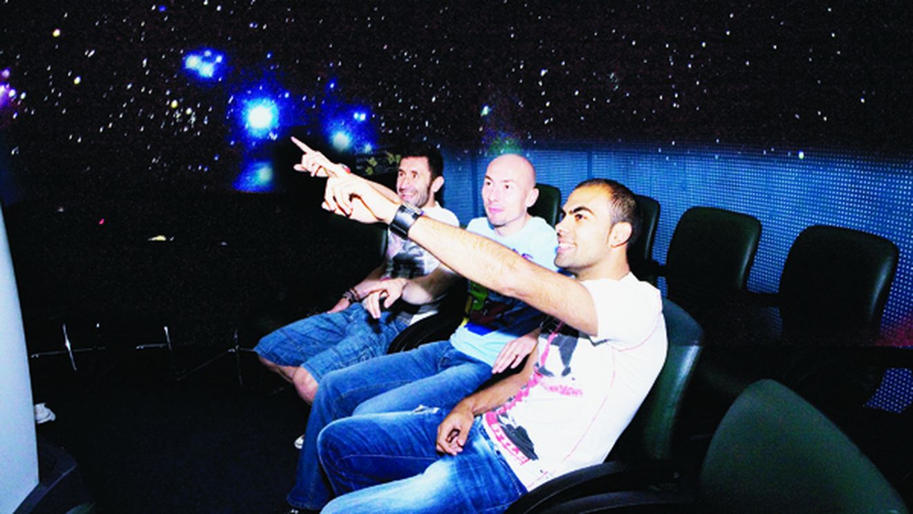 Campionii au dat nas în nas cu dinozaurii! Vezi cum a decurs "întâlnirea"