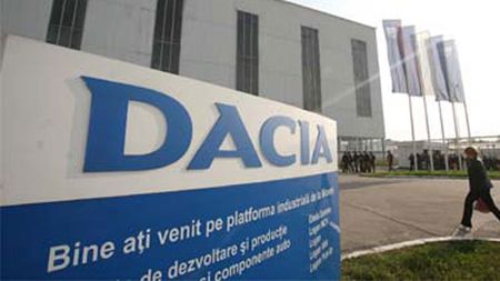 FOTO | O nouă versiune de SUV pentru Dacia. Fotografiile spion au apărut pe internet