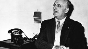 Povestea fabuloasă a lui Enzo Ferrari, creatorul celei mai dorite mașini sport de pe Pământ: avea aventuri cu angajatele sale și a avut un copil secret!