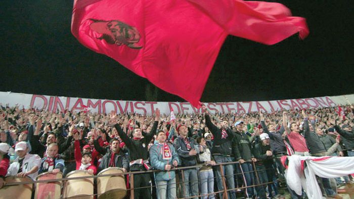 Divizați de conducători, uniți de valori!** Gest INCREDIBIL făcut de liderii galeriei lui Dinamo! "PALMA" dată oficialilor Stelei