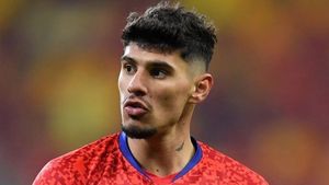 ProSport a intrat în posesia noilor tricouri ale FCSB-ului pentru sezonul 2023-2024 al Superligii! Cum arată echipamentul pe care îl vor purta Florinel Coman și Darius Olaru | FOTO