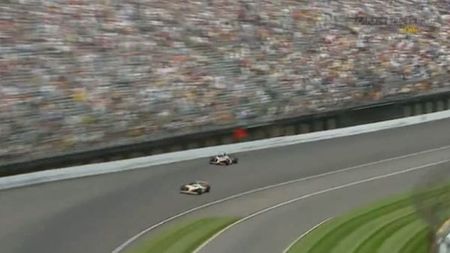 Cursă cu final neașteptat la Indianapolis!** Vezi accidentul care "i-a furat" victoria VIDEO