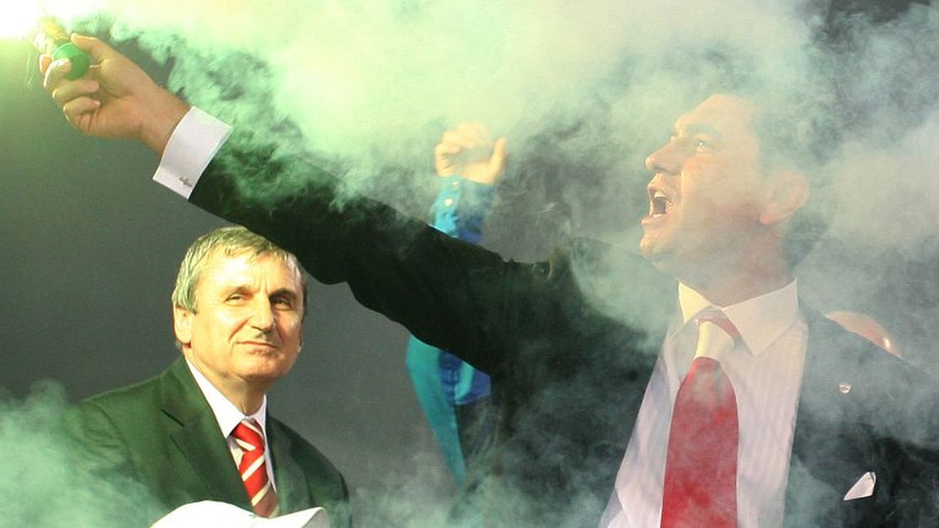 „Conducătorii sunt complici!"