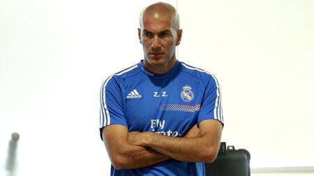 VIDEO Zidane a rămas artist cu mingea la picior! Ce a reușit într-un spațiu de "2 pe 2"
