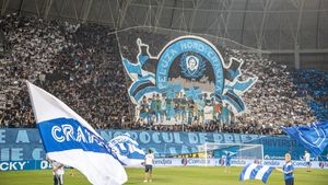 Fanii Universităţii Craiova anunţă că vor refuza să se dezbrace şi să arate actele de identitate forţelor de ordine şi vin cu avocaţi la derby-ul cu Rapid: „E violare a Constituţiei, un abuz înfiorător!"