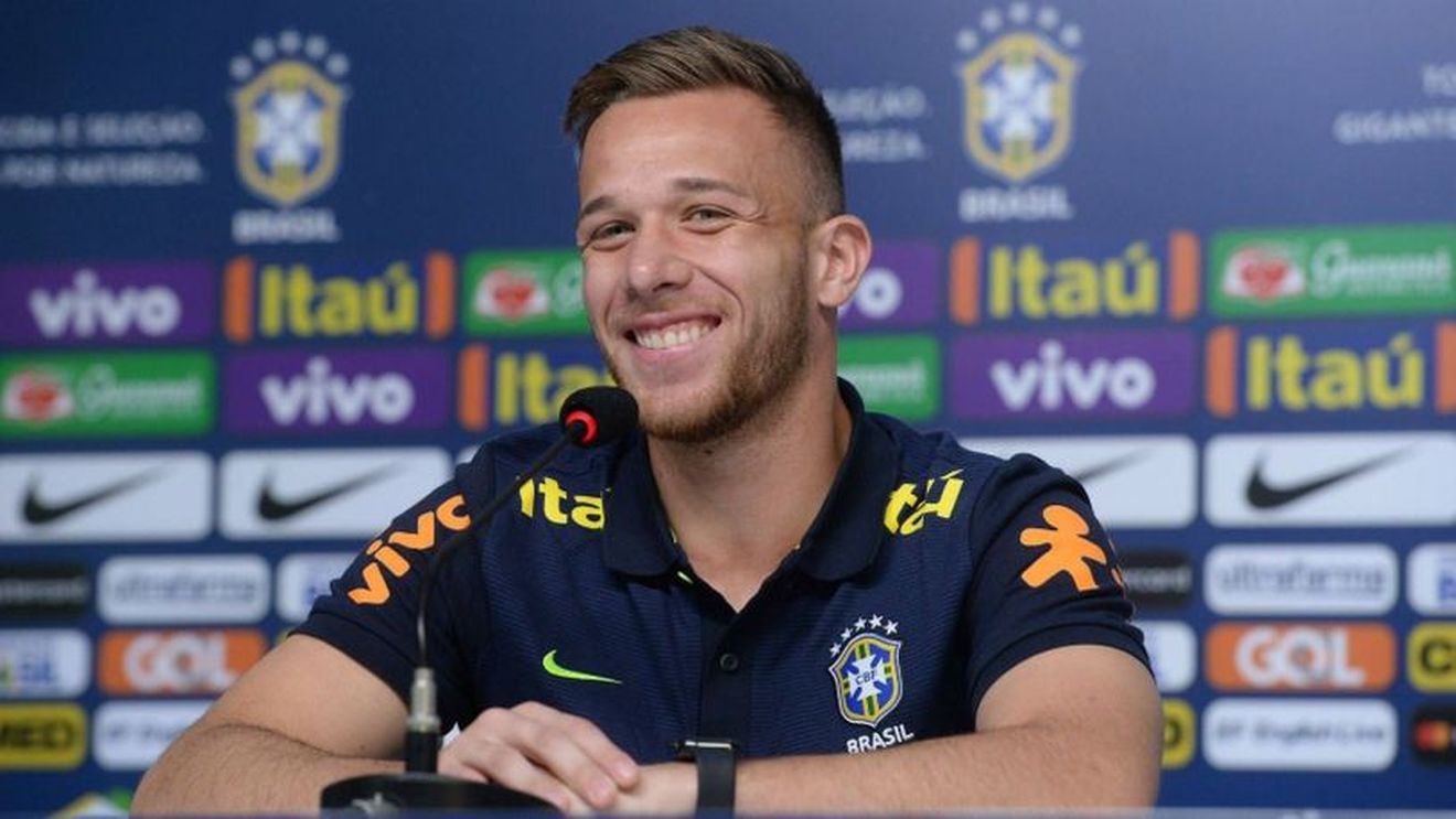 Transfer de ultim moment la Barcelona! Catalanii au făcut anunțul oficial: "E un mix între Xavi și Iniesta"