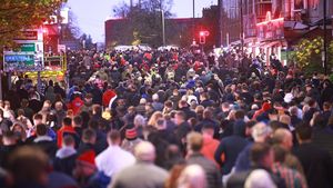 Imagini incredibile în Anglia! Fanii lui Manchester United n-au mai suportat umilința cu Liverpool și au plecat la pauză. Solskjaer: „E cea mai neagră zi!” | VIDEO