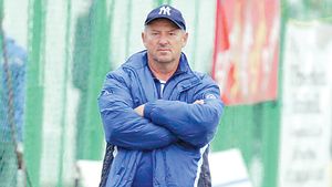 Sdrobiș: „Chivu, se răsucește taică-tău în mormânt!"