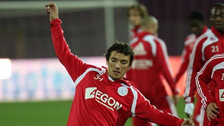 Ogăraru a revenit la Ajax. Fundașul se antrenează cu "lăncierii".** Astăzi a susținut prima ședință de pregătire