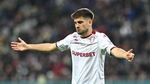 „M-a surprins total situația lui Paul Iacob. Am vrut să-l transferăm noi, dar mi-a zis că semnează în Polonia. Văd ca nu s-a mai dus acolo, dar nici Gâlcă nu-l mai vrea la Rapid”. EXCLUSIV