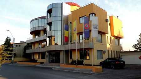 O echipă din Liga 1 riscă să nu primească licența din cauza datoriilor! Anunțul președintelui: "Jucătorii pot să își depună memorii!" | EXCLUSIV