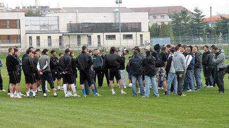 Suporterii, mesaj pentru Poli:** "Schimbați-vă atitudinea!"