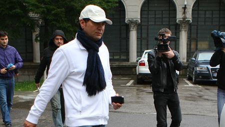 "Fugarii mai au o singură șansă! Să-și ceară scuze în genunchi în fața galeriei!** Vor plăti și părinții, și copiii lor!"