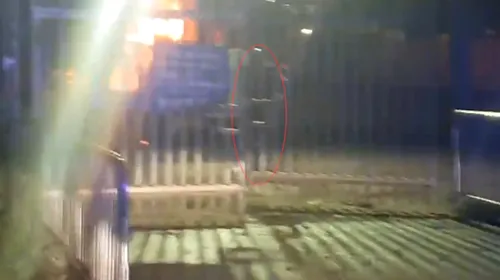 VIDEO | Imagini dramatice din timpul tragediei din Leicester! Omul care a încercat să-i salveze pe cei captivi în elicopterul prăbușit: detaliul care a împiedicat operațiunea de salvare