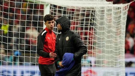 De ce s-a luptat în finala Cupei Africii pentru un prosop. Despre voodoo în fotbalul african, cu Mario Marinică: „Mi s-a întâmplat să găsesc picioare de pui în mijlocul terenului și jucătorii nu mai doreau să joace”