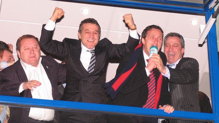 Gigi Becali i-a păcălit grav pe fotbaliștii FCSB după ce le-a promis primă de 100.000 de euro de om. Jucătorii au avut șocul vieții lor: „Vorbeam că ne luăm apartamente și a doua zi…”