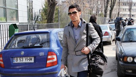 Moda printre tricolori:** „Brad Pitt" Marica și Stoica „nea Mărin"