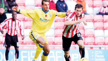 Dezvăluiri incredibile făcute de un fost coleg al lui Dan Petrescu!** Premier League e sufocată de pariuri: "Mă înțelegeam cu căpitanul echipei adverse"