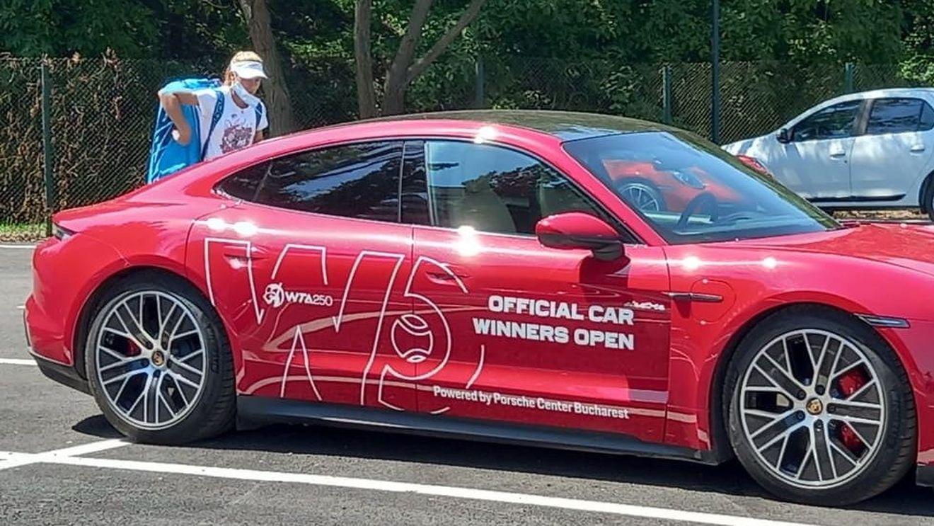 Jucătoarele au rămas fără cuvinte la turneul WTA de la Cluj! Ce bijuterii pe roți le așteaptă la ieșirea de pe teren, pentru a le transporta după meciuri | FOTO EXCLUSIV