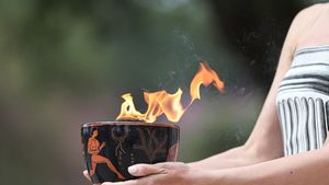 A fost aprinsă flacăra olimpică! Moment emoționant înainte de Jocurile Olimpice