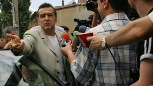 Becali nu iartă nimic:** 'Toja a vrut să arate că e un titirez în România' Vezi ce spune despre Lăcătuș!