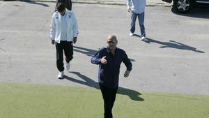 Pițurcă, desființat de Mititelu: "E un farsor!** A adus 800 de mii de euro și face un prejudiciu de cinci milioane"