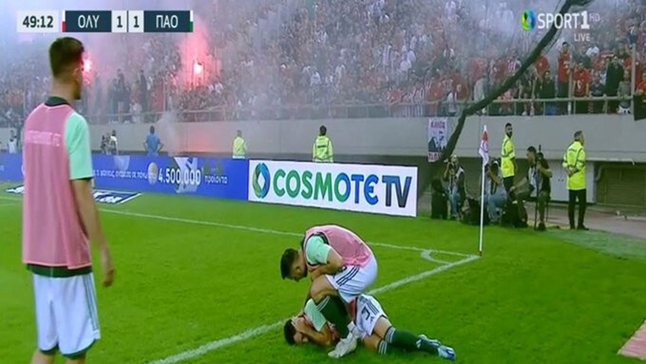 Scandal uriaș în Grecia! Meciul Olympiakos - Panathinaikos, întrerupt definitiv! Un jucător a fost rănit, iar haosul a început în minutul 50 | FOTO