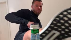 Provocarea devenită virală pe internet, preluată de Marius Niculae și pasată lui Marica! Ibrahimovici și McGregor au trecut testul | VIDEO